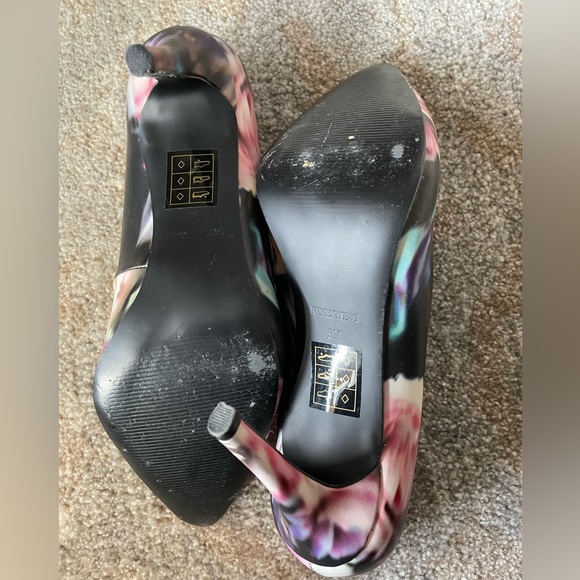 Nine West Floral design high heels - Picture 5 of 6